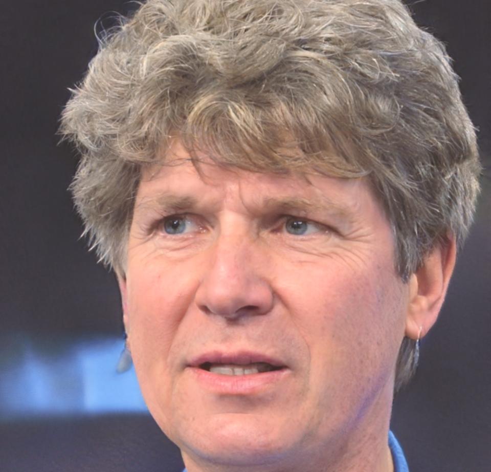 Torben Lindström teaching blockchain development